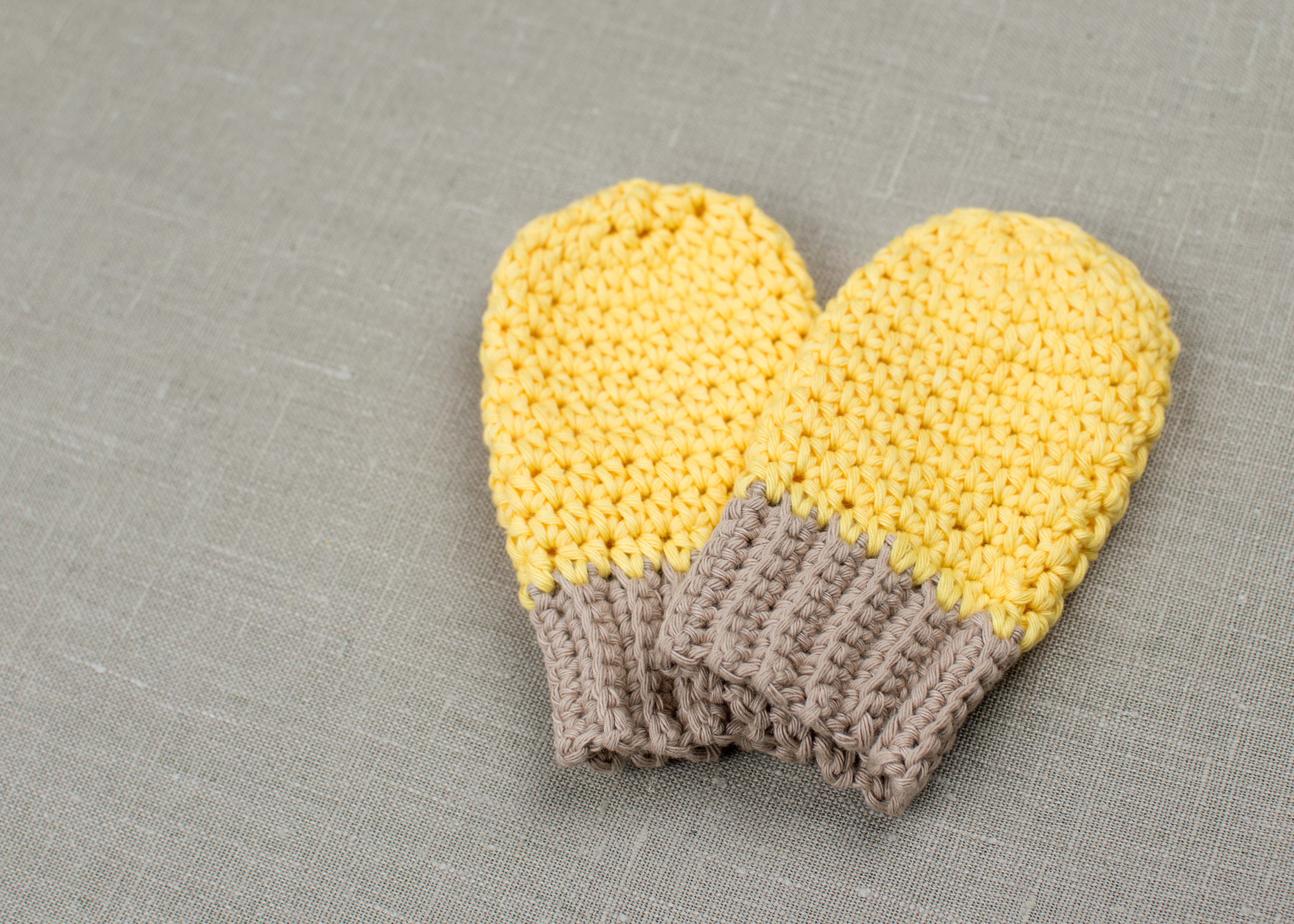Free Pattern How To Crochet Baby Mittens Croby Patterns